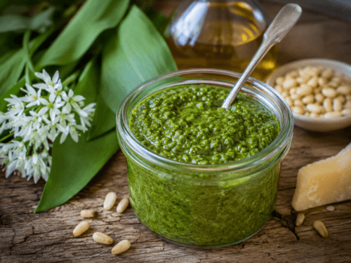 Een potje vol met daslookpesto
